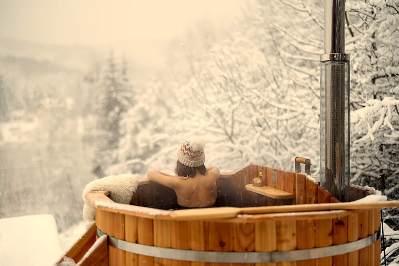 bienfait bain nordique, bain scandinave, hot tub, baignoire nordique bois, jacuzzi nordique