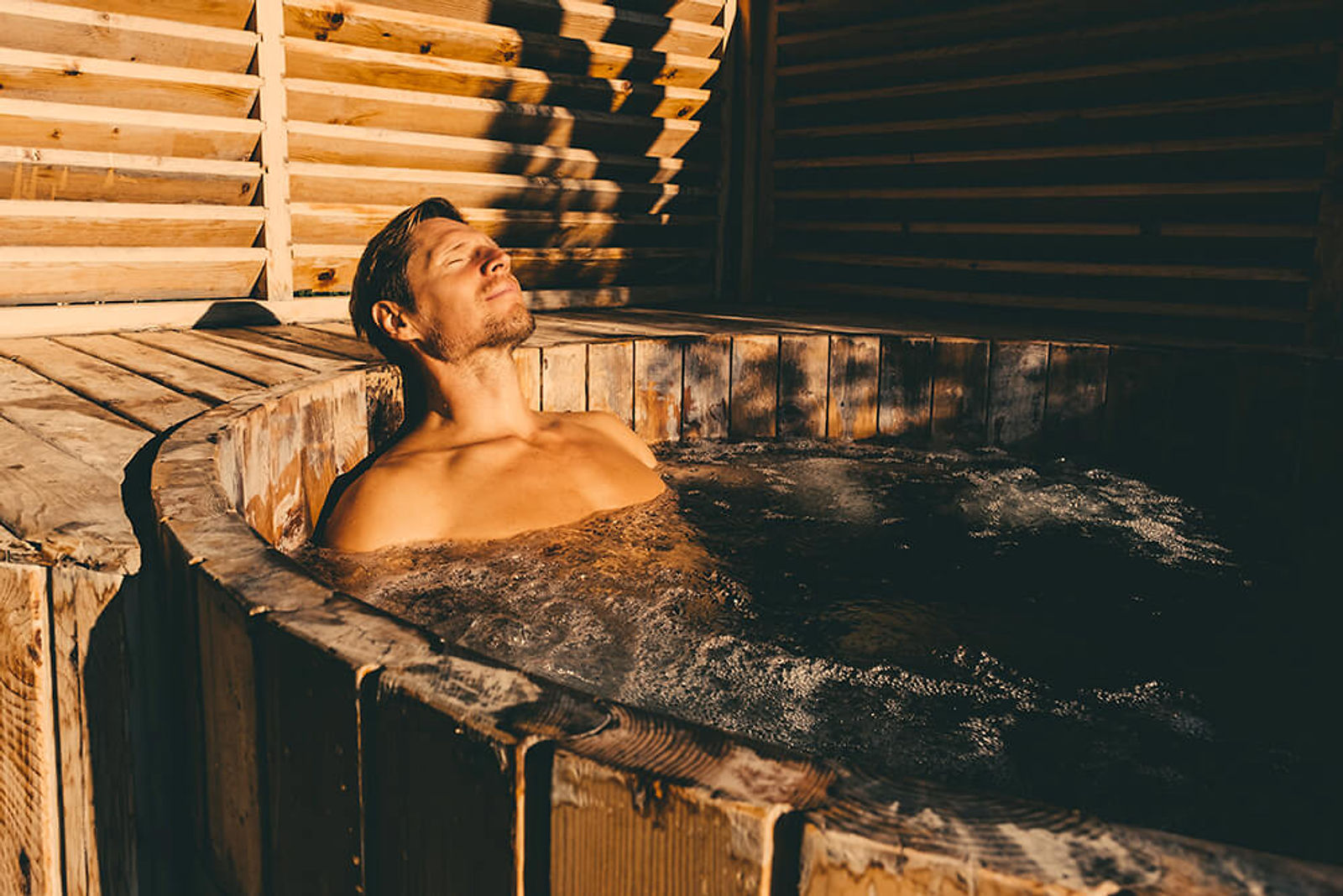 bain nordique, hot tub, bain norvégien, bain suédois, bain nordique en bois,