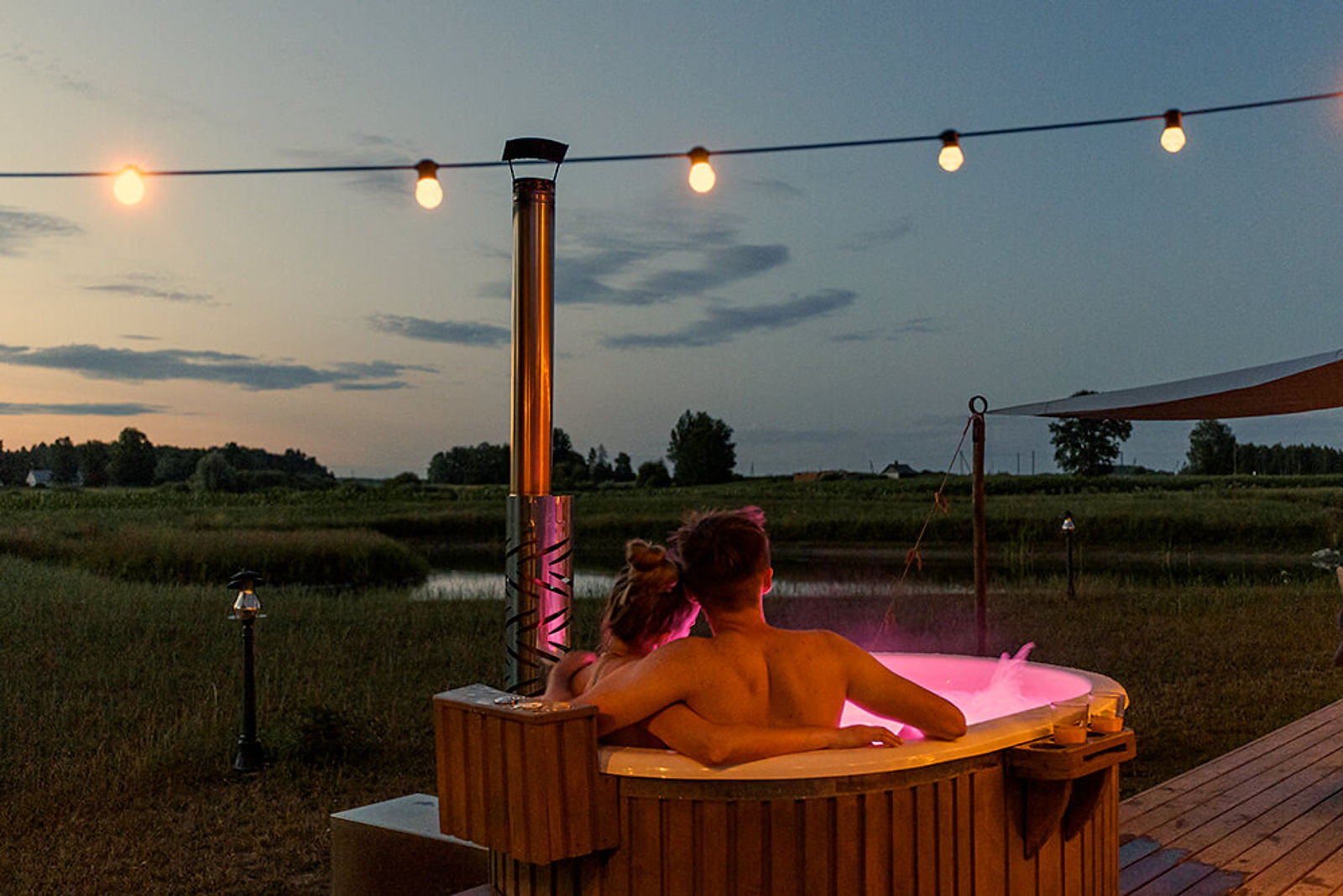 L'harmonie des sens : Musique et luminothérapie pour votre bain nordique